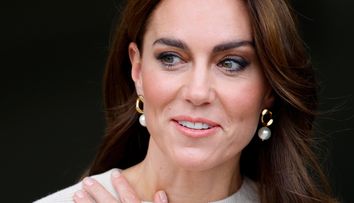 De ce poartă Kate Middleton cinci inele pe degetul inelar? Adevărata lor semnificație este una foarte emoționantă, fiecare spune câte o poveste