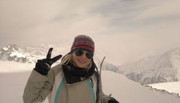 Jojo a invatat sa schieze de la sotul ei, pe partia de copii