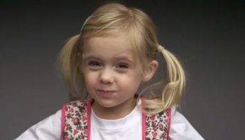 Cum reactioneaza copiii cand gusta pentru prima data ceapa, masline sau lamaie. Video amuzant