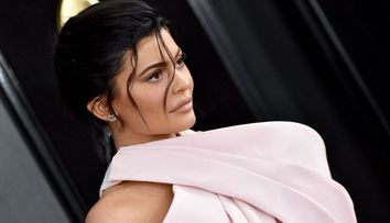 E sexy de milioane, dar şi cel mai tânăr miliardar din lume: Kylie Jenner, din familia Kardashian, în topul Forbes
	
	 