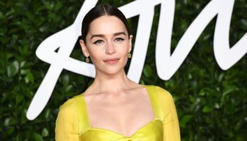 Emilia Clarke nu mai acceptă selfie cu fanii, iar motivul te va face s-o înțelegi