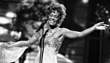 O hologramă a lui Whitney Houston i-a scandalizat pe fanii artistei: „Lăsați-o să se odihnească în pace”