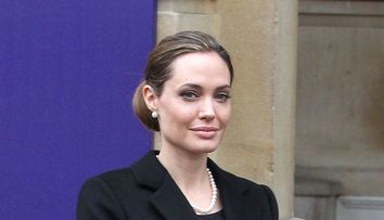 Angelina Jolie imbatraneste gratios. Frumoasa actrita nu si-a mai ascuns firele albe la ultima aparitie in public