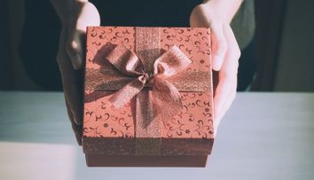 (P) Cele mai bune idei de cadouri personalizate pentru persoana iubită, copilul tău sau colegii de muncă