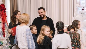 La Festivalul Brazilor de Crăciun 2019, Măruță și Omid oferă un brad împodobit. Cum se poate licita