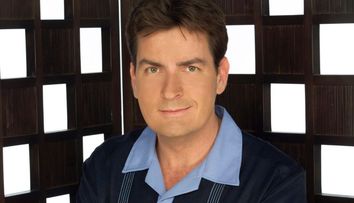 Cum arată Charlie Sheen acum, la patru ani după ce a dezvăluit că are HIV: ”Parcă eram posedat”