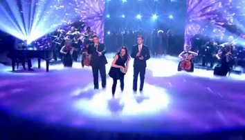 Simon Cowell, atacat cu oua in finala 
