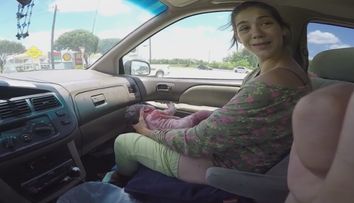 Au ramas blocati in trafic, in drum spre spital. Momentul incredibil in care o femeie naste in masina