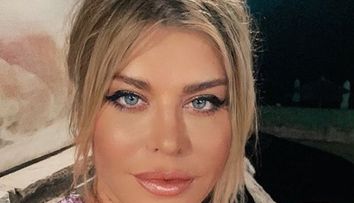 Loredana Groza, pusă la zid de fani din cauza fotografiilor în costum de baie: „Ce se întâmplă cu tine?”