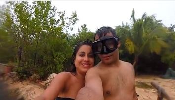 Au vrut sa faca un selfie de vacanta, dar au fost la un pas de dezastru. 13 milioane de oameni au vrut sa vada ce se intampla in urmatoarele secunde - VIDEO