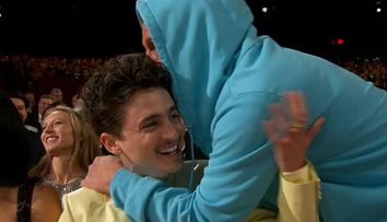 Moment amuzant la Oscar 2025. Adam Sandler a părăsit sala, dar nu înainte de a-l săruta pe Timothee Chalamet. Ce i-a spus prezentatorul despre ținuta sa