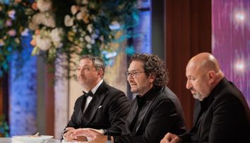 Finala MasterChef România, 16 decembrie 2025. Începe ultima degustare a sezonului. Cosmina Boboc, Florentin Drăgoiu și Ștefan Măchiță, ultima șansă de a-i impresiona pe cei trei chefi: „Nu am înțeles de ce ai folosit chestiile astea care nu sunt comestibile”