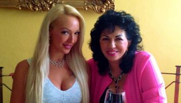 Alexandra Harra, aproape goala, inainte si dupa Photoshop. Cum arata cu adevarat corpul fiicei lui Carmen Harra