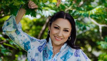 Andra, în vacanță împreună cu Eva și David. Cum au pozat la piscină