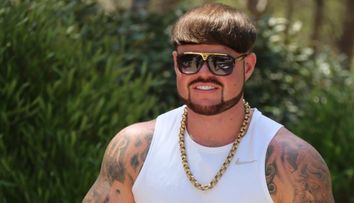 Ibiza Final Boss, de la meme online la milionar. Câți bani a făcut tânărul ridiculizat pentru look-ul său după ce a devenit viral
