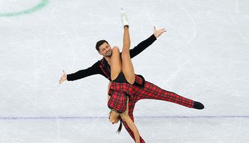 Imagini video cu eroarea devastatoare pentru care patinatorii din Marea Britanie, Lewis Gibson și Lilah Fear, au ratat medalia olimpică