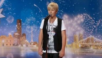 Vezi cum canta Justin Bieber de la 