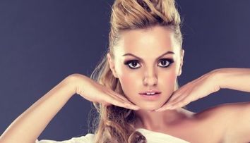 La un an de la evenimentul care i-a schimbat radical viata, Alexandra Stan isi relanseaza cariera ca o adevarata diva. Asculta noul ei HIT: 