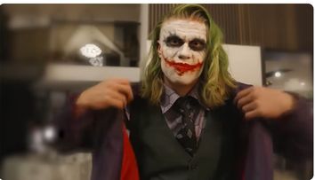 VIDEO. Un celebru fotbalist s-a deghizat în Joker și a mers să cumpere scutece: Arată grozav!