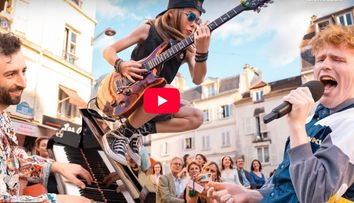 Pe o stradă din Paris, trecătorii au înmărmurit: un flashmob cu „Bohemian Rhapsody” i-a lăsat fără cuvinte