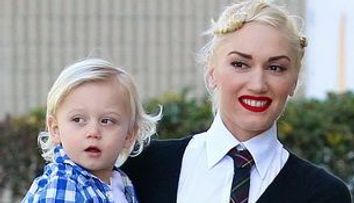 Gwen Stefani, o mama frumoasa si grijulie!FOTO