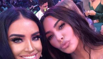 Adelina Pestrițu, pe covorul roșu alaturi de Kim Kardashian. Cum s-au pozat cele două “influencerițe”