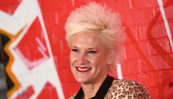 Ultimele clipe tragice ale vedetei TV Anne Burrell. Aceasta a lăsat mai multe ”bilete de adio” în pat, înainte de a-și lua viața
