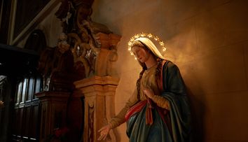 Ea este Fecioara Maria din zilele noastre! O femeie susține că a rămas însărcinată, pe vremea când avea 17 ani, deși era încă fecioară: „Mi‑au spus că sunt o mincinoasă”