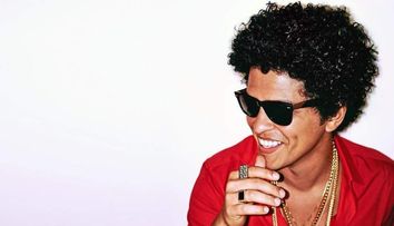 Bruno Mars a dat foc scenei din Glasgow. La propriu