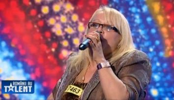 Laura Bisog, copia fidela a Mirabelei Dauer, a fost adesea confundata pe strada cu artista: 