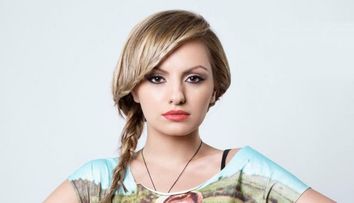 Alexandra Stan, prima aparitie in costum de baie din acest an. Cum arata cu adevarat trupul vedetei 