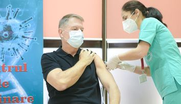 Ce spune Lucian Mândruță despre pozele cu președintele Klaus Iohannis de la vaccinare
