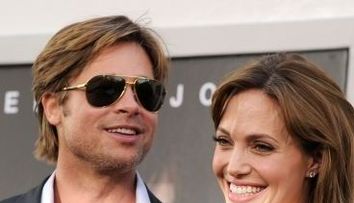 A ce miroase Brad Pitt?