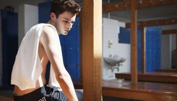 Si barbatii se sinucid din dragoste! Top modelul francez Tom Nicon s-a aruncat de la etajul patru! FOTO