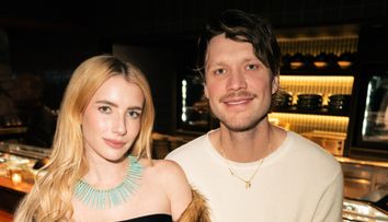 Emma Roberts s-a căsătorit în mare secret cu actorul Cody John. Printre invitați s-a aflat și mătușa actriței, Julia Roberts. Primele imagini de la nunta spectaculoasă din Idaho