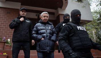 Ce discuții ar fi avut Dan Diaconescu cu una dintre cele două gemene minore: „O să ai mult de câștigat”