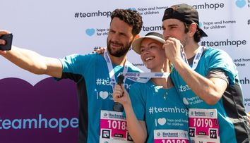Vedetele PRO TV au alergat la Semimaratonul București. Câți bani au strâns pentru Fundația Hope and Homes for Children