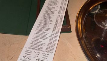 Un restaurant de lux a stârnit isterie în online după ce a publicat o notă de plată în valoare de peste 63.000  de euro! Ce au consumat clienții și cât bacșiș au lăsat