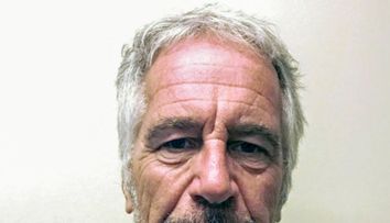 Biletul de adio al lui Jeffrey Epstein, dat publicității. Ce a putut să scrie acesta înainte să se sinucidă, în închisoare