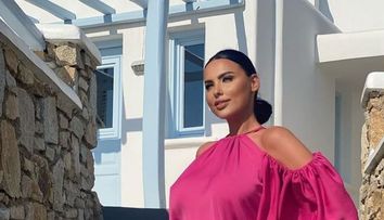 Lavinia Pîrva, perfectă în costum de baie, în spumele mării
