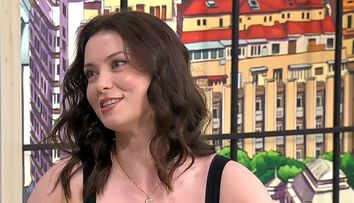 Anca Dumitra, despre viața de mămică: Soțul mi-a spus să nu înfofolesc copilul prea mult