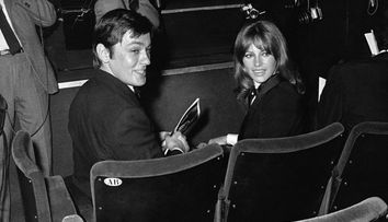 Nathalie Delon, singura soție a lui Alain Delon, a murit de cancer la 79 de ani