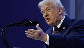 De ce are Donald Trump vânătăi pe mâini. Explicația din noul raport medical