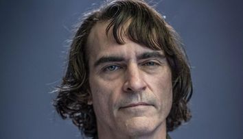Primele imagini cu Joaquin Phoenix în rolul lui Joker