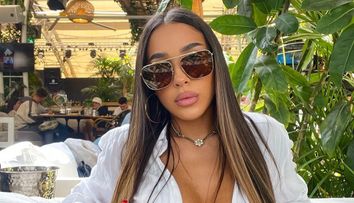 Cristina Ștefania a încins Instagramul cu o apariție în costum de baie. „Vara s-a dus, dar tu ești încă fierbinte”