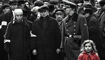 Fetita cu paltonul rosu care a impresionat la lacrimi o planeta intreaga. Copilul simbol din Lista lui Schindler dupa 18 ani