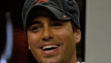 Enrique Iglesias si-a doborat propriul record VIDEO