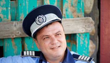 Las Fierbinți revine cu un nou sezon la PRO TV. Știrea zilei: Polițistul Robi s-a făcut vlogger!