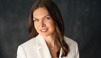 Simona Halep nu se uită la bani! Cât costă rochia roz purtată la Transylvania Open 2026. Este creația unui designer de renume