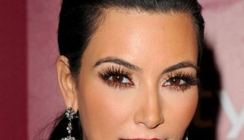 Kim Kardashian si-a aratat pentru prima data burtica de femeie insarcinata